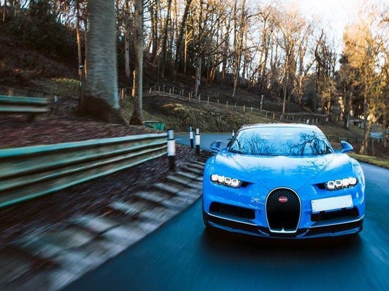 birminghamlimohire Bugatti Chiron for sports cars, car rental and car hire