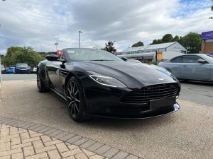 Aston Martin DB11-1